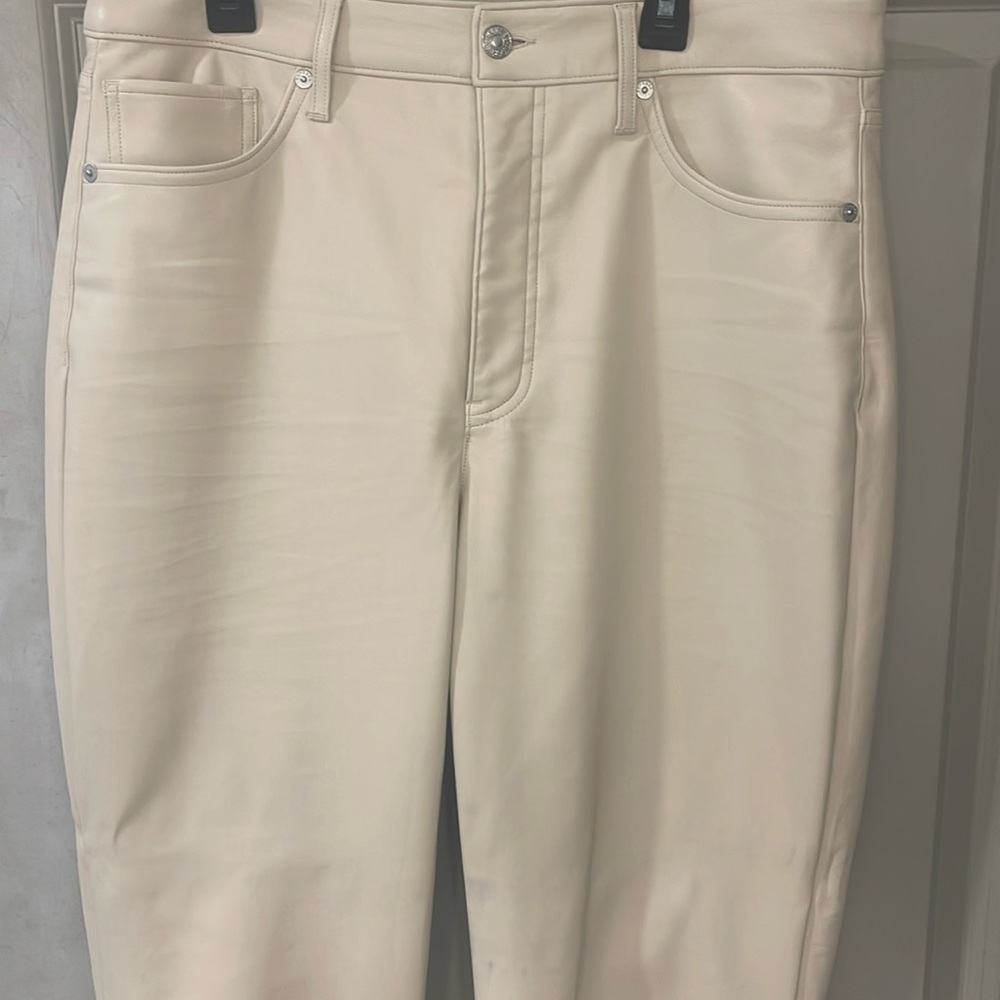 Express straight high rise long pants. Material polyurethane 100% Polyester.